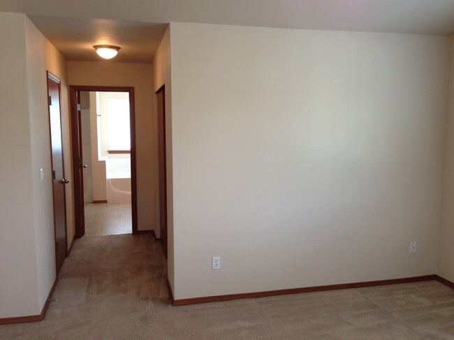 Building Photo - 202 Hawk Ave SW