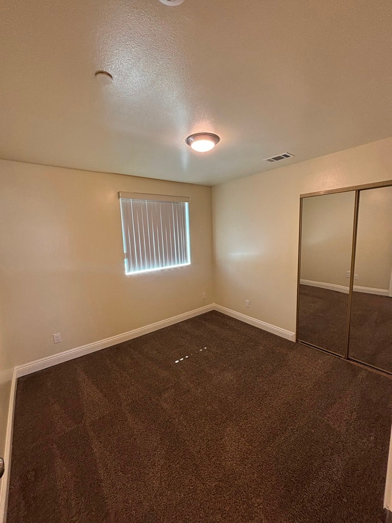 Building Photo - 638 W Colden Ave