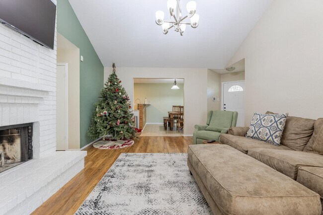 Building Photo - 15531 Knollglade