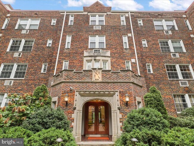 Primary Photo - 3051 Idaho Ave NW