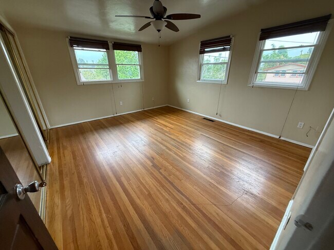 Building Photo - 4951 Campanile Dr