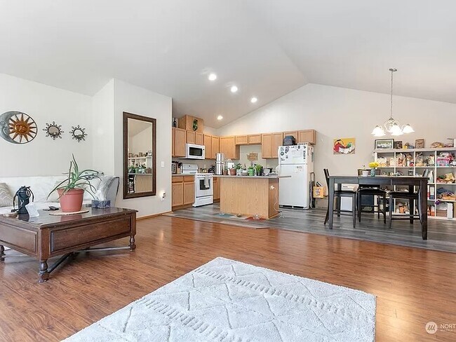 Building Photo - 2296 James Cir