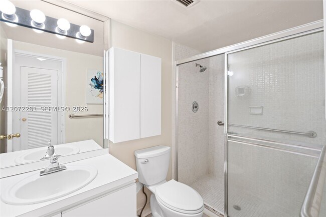 Building Photo - 5001 Collins Ave
