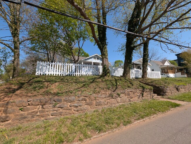 Building Photo - 24 Woodrow Ave
