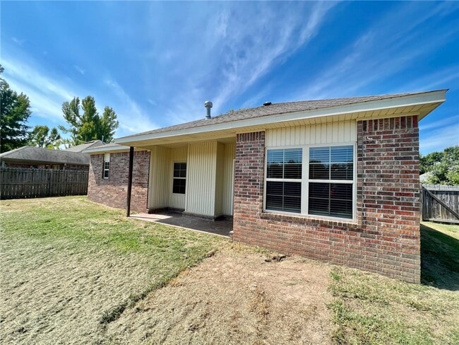 Building Photo - 1276 S Blue Willow Ave