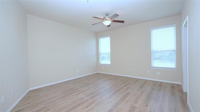 Building Photo - 24715 Colonial Elm Dr