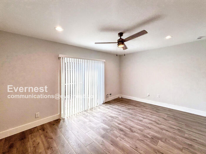 Building Photo - 3804 Southway Dr