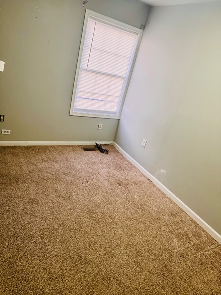 Building Photo - 140 Woodland Rd