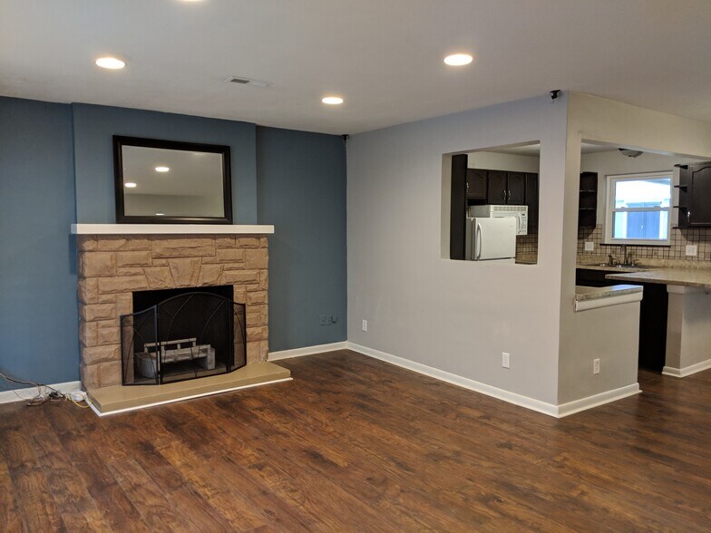 Building Photo - 931 Willowdale Ave