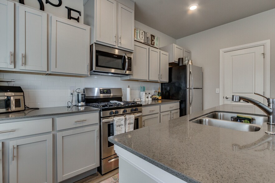 Building Photo - 2641 Cedar Tree Rd