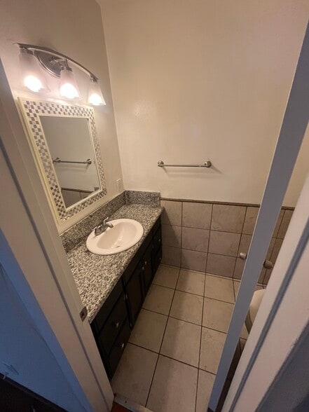 Building Photo - 1221 S Sherbourne Dr