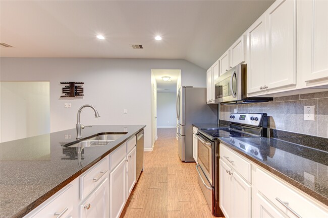 Building Photo - 503 W Linney St