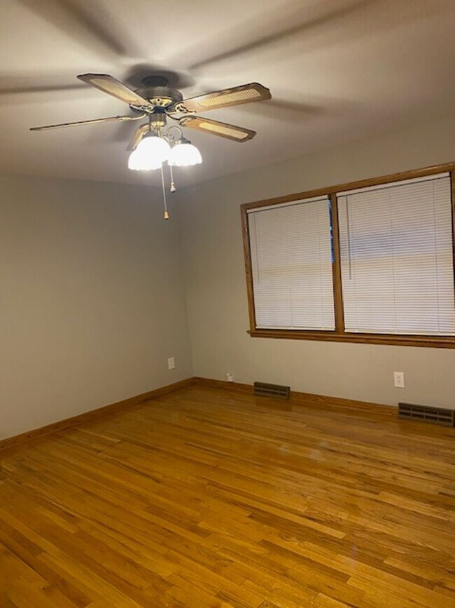 Building Photo - Ranch home with two car garage located on over 1/2 acre