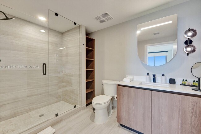 Building Photo - 580 72nd St