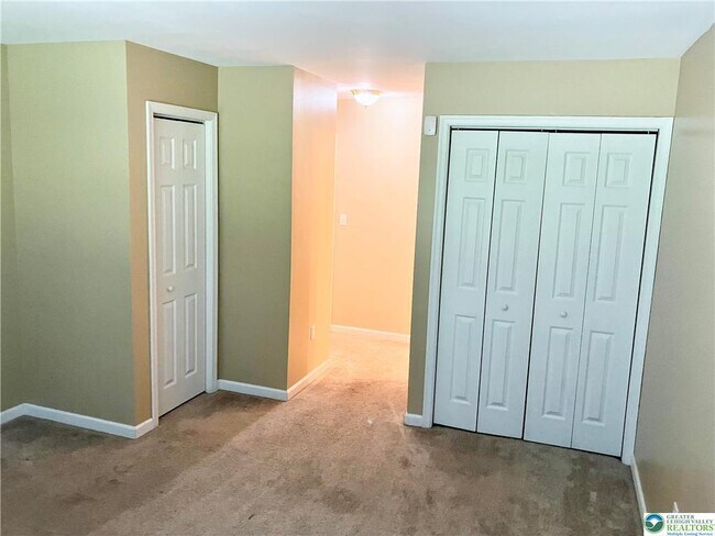 Building Photo - 5551 Stonecroft Ln