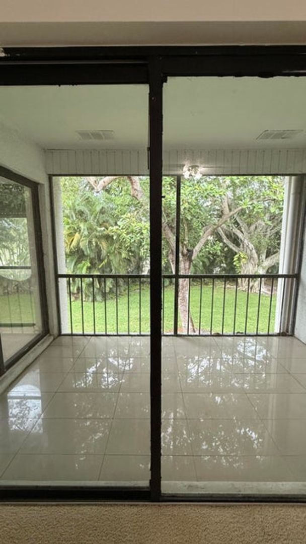 Building Photo - 1739 Embassy Dr