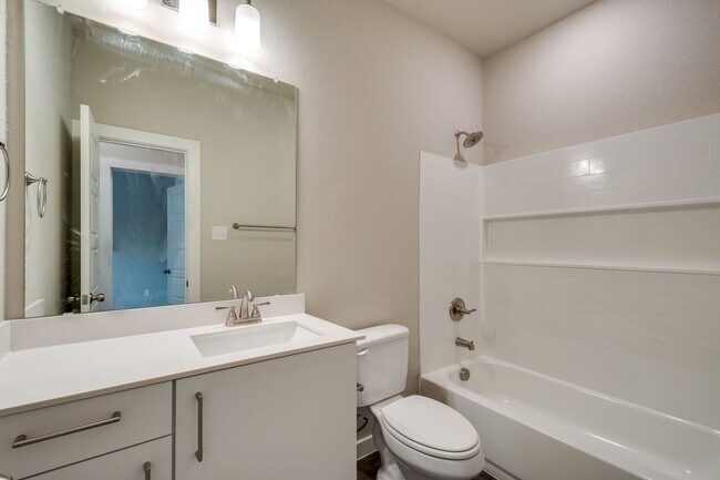 Building Photo - GORGEOUS 3 BEDROOM FOUR PLEX LOCATED IN MI...