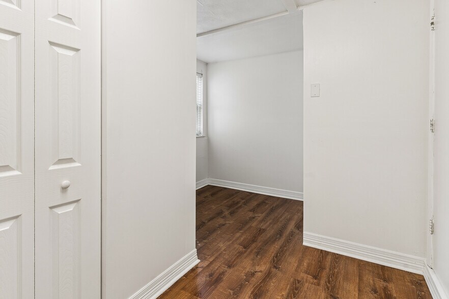 Building Photo - 6950 Hillcrest Ave