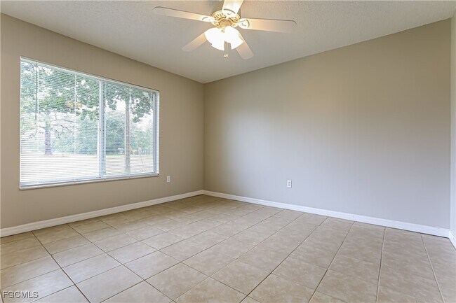 Building Photo - 6830 S Biscayne Dr