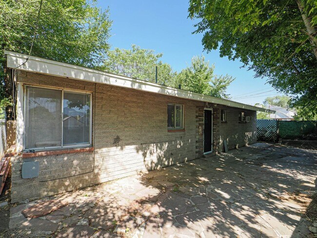 Building Photo - 3725 S 200 E