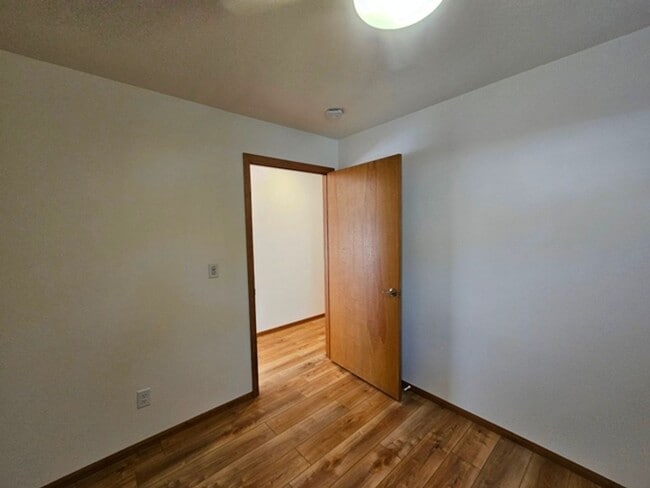 Building Photo - 3Bd/2Ba Single Story Home-For viewing!