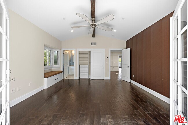 Building Photo - 1147 Centinela Ave