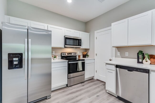 Building Photo - Falcon Falls-Maxwell Plan