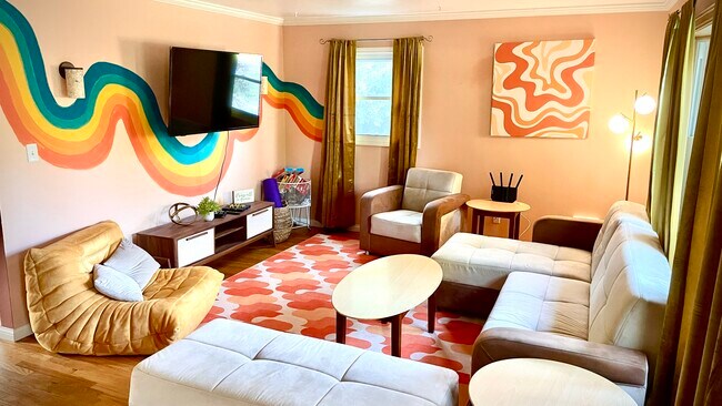 Building Photo - 615 N Staats Dr