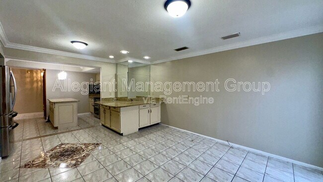 Building Photo - 2410 Sable Dr