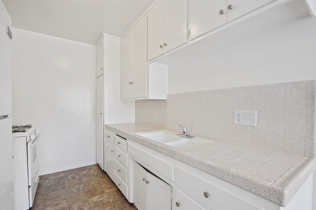 Building Photo - 10250 Palms Blvd.