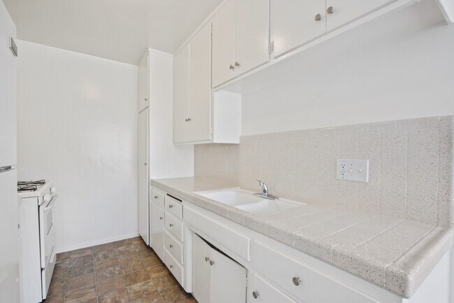 Building Photo - 10270 Palms Blvd.