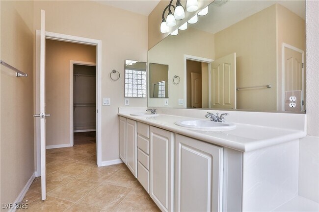 Building Photo - 2264 Laurel Heights Ln