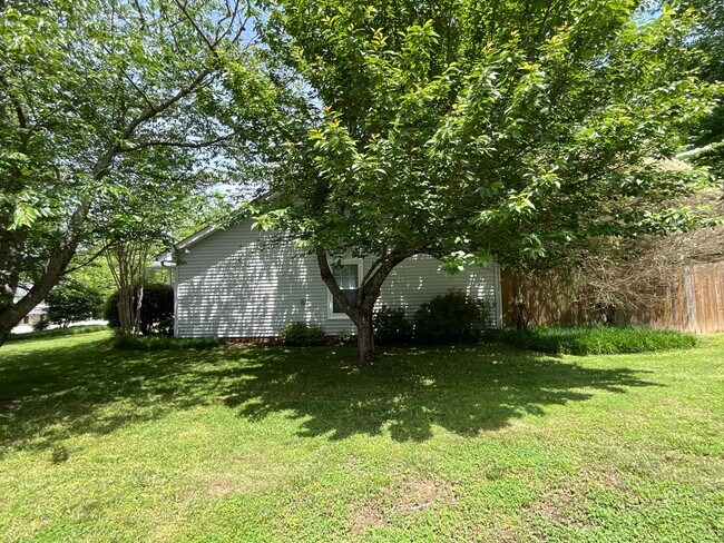 Building Photo - Now Available to View! Immaculate 2 bed, 2 bath, Fireplace, Garage, Granite and More!!