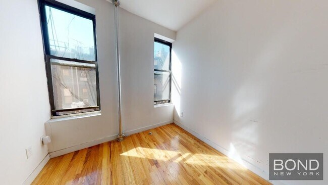 Building Photo - 312 E 91st St