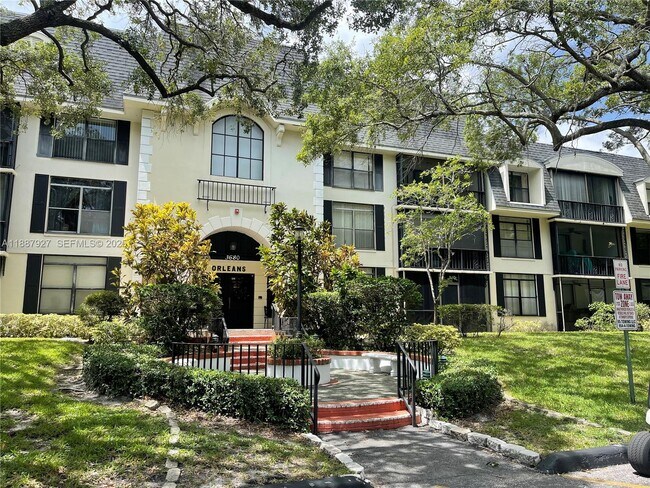 Building Photo - 3680 Inverrary Dr