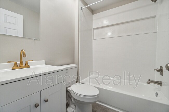 Building Photo - 530 N Church St