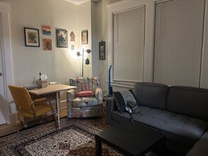 Building Photo - Charming 2BR in East Rock | Hot Water Included | Walk to Yale & SOM