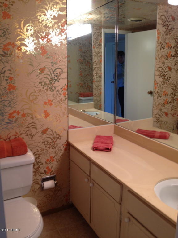 Building Photo - 2 Bedroom 2 Bath condo with ALL utilities ...