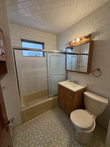 Building Photo - 30 Medford St