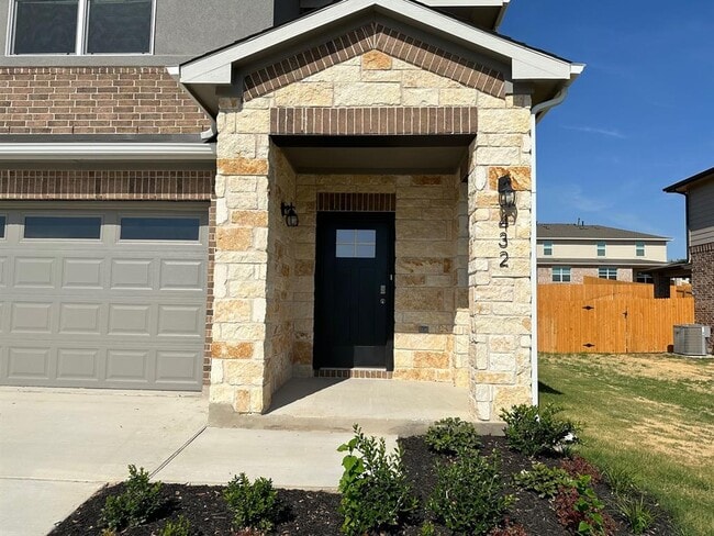 Building Photo - 432 Brody Ln