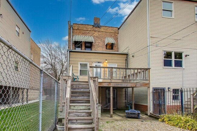 Building Photo - 902 S Claremont Ave