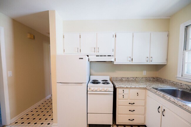 Building Photo - 315 S Mendenhall St