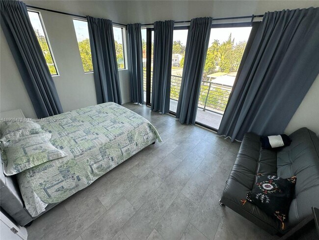 Building Photo - 2342 McKinley St