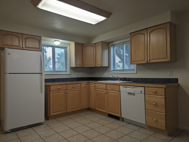 Building Photo - Two bedroom near Twin Peaks Golf Course!