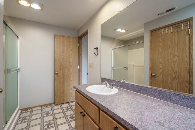 Building Photo - 3 Bedroom 2.5 Bath with workshop and fence...