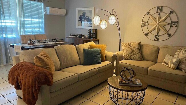 Building Photo - 626 SW 14th Ave