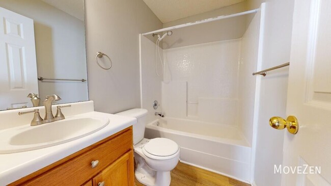 Building Photo - 6032 Saybrooke Dr