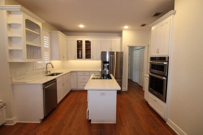 Building Photo - 183 W Commons Dr