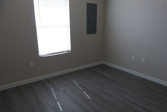 Building Photo - 2 Bedroom 2 Bathroom