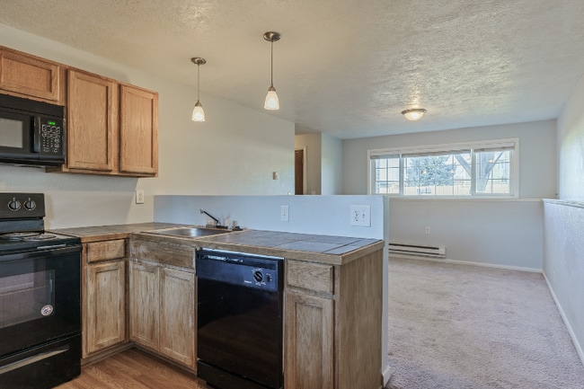 Building Photo - 1965 Butte St